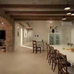Rustica Vila *